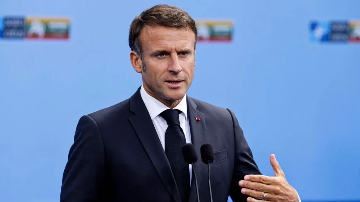 Macron: Po planifikojmë t’i shesim Ukrainës avionë luftarakë Mirage 2000