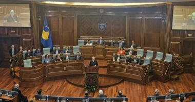 Nikolla përshëndet në 25-vjetorin e çlirimit: Kosova po ndërtohet me mbështetjen partnerëve strategjikë të shqiptarëve