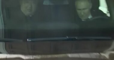 VIDEO/ Putin shofer dhe Kim Jong Un pasagjer, dy liderët bëjnë xhiro me limuzinën ruse