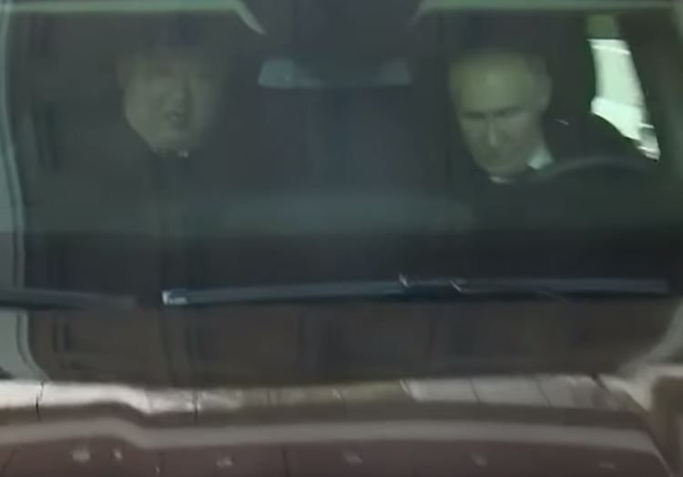 VIDEO/ Putin shofer dhe Kim Jong Un pasagjer, dy liderët bëjnë xhiro me limuzinën ruse