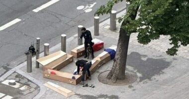 “Ushtarët francezë në Ukrainë”, gjenden 5 arkivole pranë Kullës Eiffel