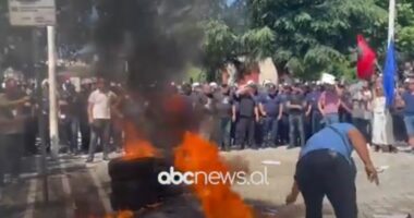 Protesta e gomave para Kuvendit/ Frrok Çupi: M’u duk më tepër si ‘funeral’ i mandatit të Sali Berishës