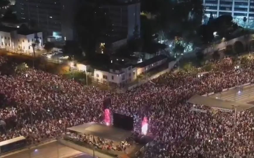 Protestuesit mbushin rrugët e Tel Aviv, mobilizimi më i madh që nga shpërthimi i luftës me Hamasin