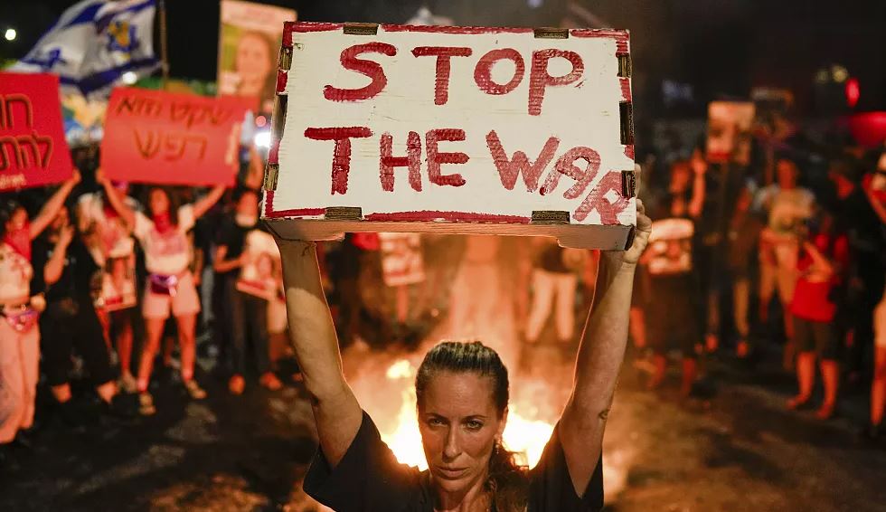 Protesta masive në Tel Aviv, dhjetëra njerëz kërkojnë lirimin e pengjeve