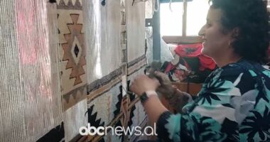 Mbajnë gjallë traditën/ Artizanet e fundit të Krujës, punojnë prej vitesh në tezgjah