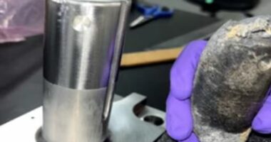 Objekti hapësinor godet shtëpinë, familja i kërkon kompensim NASA-s