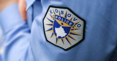 Përplasja me armë zjarri mes dy grupeve në Podujevë, dy të plagosur/ Arrestohen 3 persona të përfshirë në ngjarje