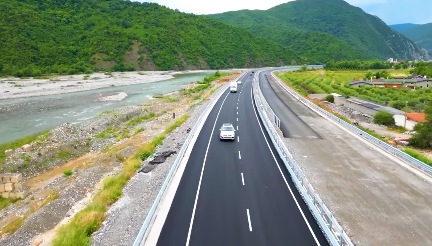 Rruga Elbasan-Qafë Thanë/ Përfundon një segment, hapet për qarkullim drejt juglindjes