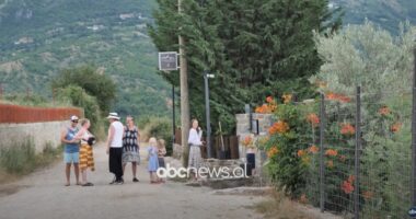 Suedezët preferojnë Shëngjergjin/ Të mahnitur nga bukuritë e veçanta të fshatit turistik të Tiranës