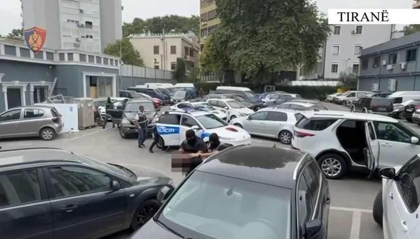 VIDEO/ Antidroga aksion në Tiranë, policia jep detaje: U sekuestruan mbi 1 kilogram kokainë dhe një automjet