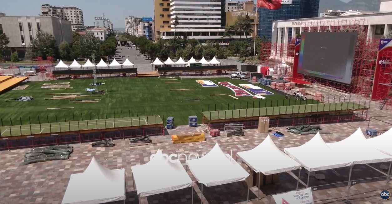 “Euro 2024” në “zemër” të Tiranës/ Fun Zone në sheshin “Skënderbej”, tifozët ndjekin sfidat e futbollit
