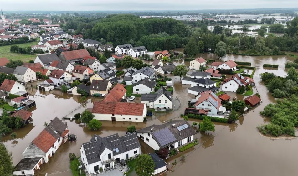 Përmbytjet në jug të Gjermanisë, humb jetën një zjarrfikës