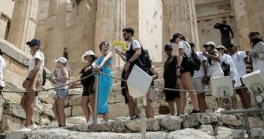 Temperaturat ekstreme në Greqi/ Akropoli qëndron i mbyllur për të dytën ditë radhazi