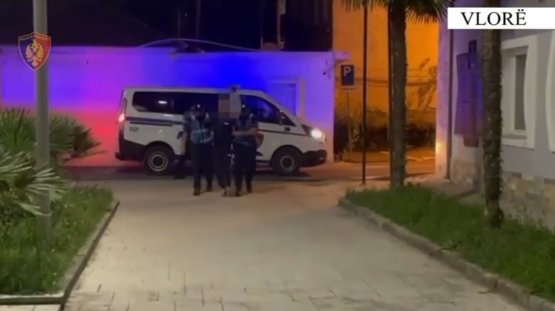 VIDEO/ Qëlloi me armë duke rrezikuar banorët, arrestohet i riu në Vlorë