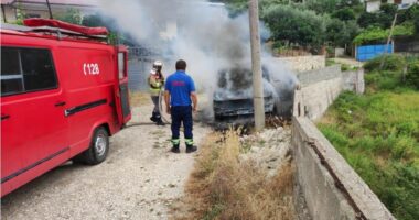 VIDEO/ Vlorë, digjet furgoni, dyshohet për shkëndijë elektrike