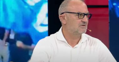 Protestuesit e opozitës molotov drejt Kryeministrisë/ Koloneli: Mosbindje civile, garda ndërhyn kur rrezikohen personalitetet