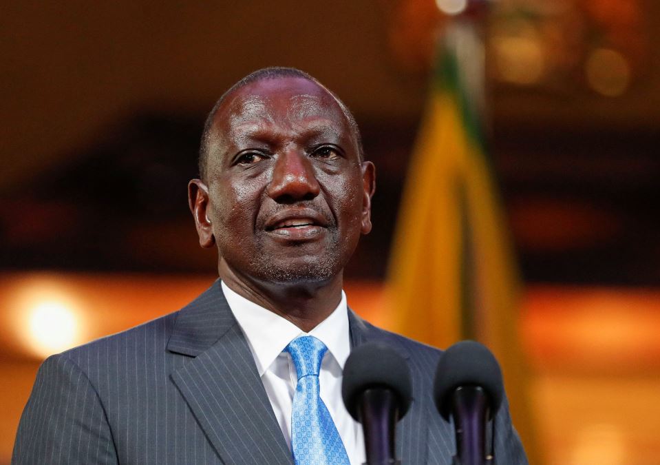 Presidenti i Kenias shkarkon pothuajse të gjithë kabinetin pas protestave