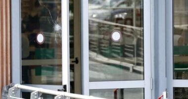 Të shtëna me armë në një qendër tregtare në Romë, grabitet argjendaria