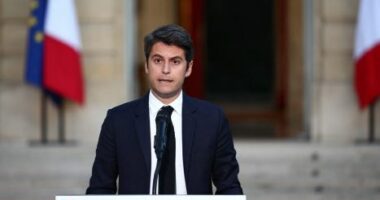 Kryeministri francez mbërrin në pallatin Élysée për të dhënë dorëheqjen