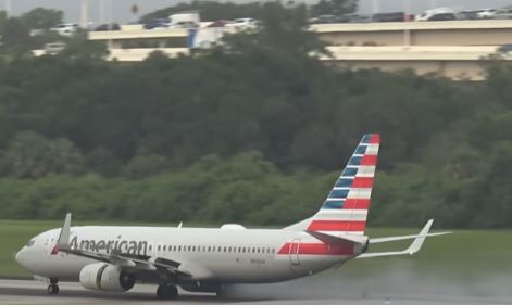 Panik në aeroportin e SHBA, avionit i shpërthen goma gjatë ngritjes