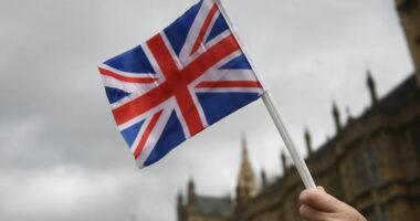 Europa po kthehet djathtas, por pse një parti e qendrës së majtë fitoi zgjedhjet britanike?