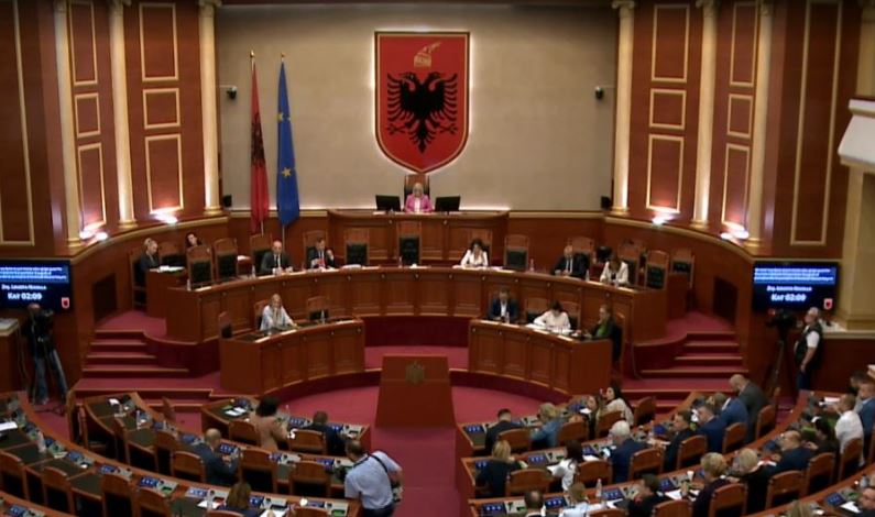 Abolition of law of war with Greece/ PDIU introduce the draft resolution to the Assembly