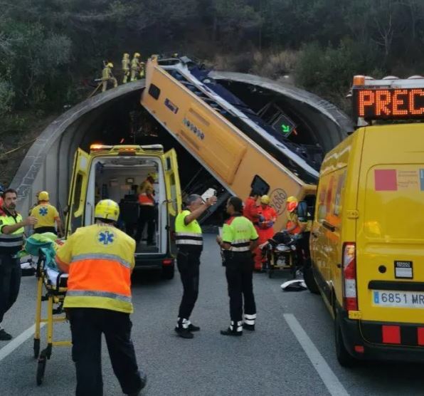Aksidentohet autobusi me 60 pasagjerë në Spanjë, tre në gjendje kritike
