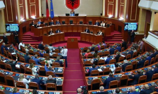 Abolition of law of war with Greece/ Assembly approves the draft declaration of PDIU