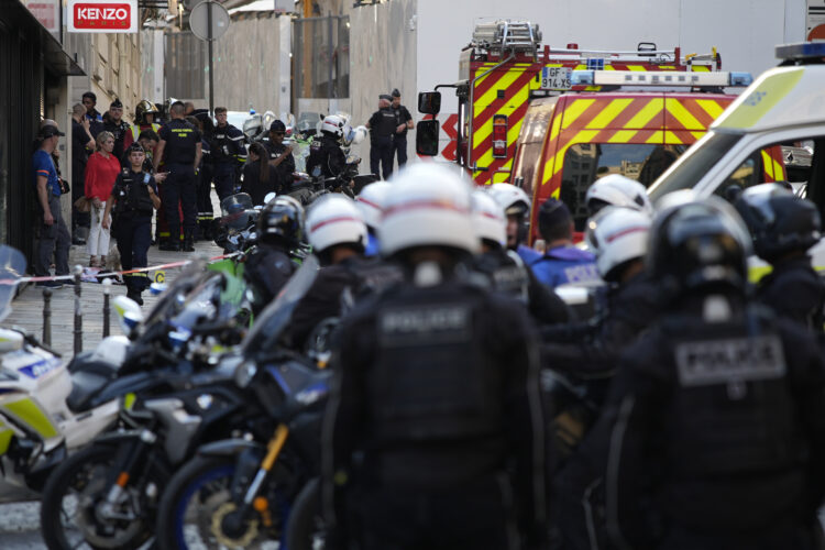 Izraeli paralajmëron Francën për sulme të mundshme terroriste