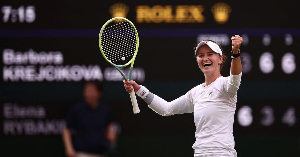 Tenis/ Krejcikova kampione e femrave, tenistja çeke triumfon në finalen e Wimbledon