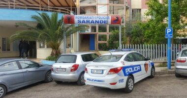 Francezi mashtrues/ Sarandë, përdor 100 dollarë false për blerje në dyqan