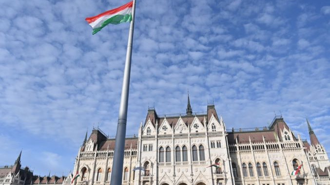 Hungaria mori një miliard euro hua nga tre banka kineze