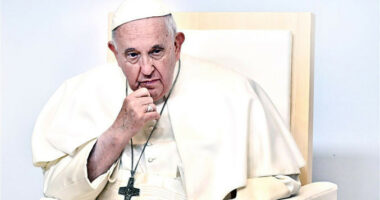 Papa u bëri thirrje liderëve fetarë që të luten për priftërinjtë e rinj, shkak rënia e anëtarësimeve