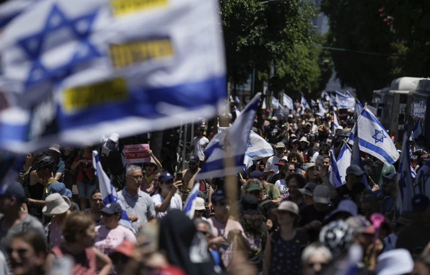 Protestuesit bllokojnë rrugët në Izrael, kërkojnë armëpushim në Gaza