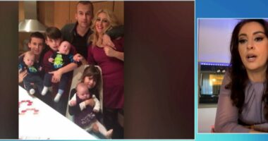 Pas tre fëmijëve, shtatzënia e padëshiruar me trinjakë/ Këngëtarja e njohur rrëfen sfidat e një nene me 6 fëmijë