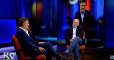 Vula dhe logoja e partisë në duart e Berishës/ Alibeaj: PD u rikthye pronë private, pa asnjë shpresë për shqiptarët