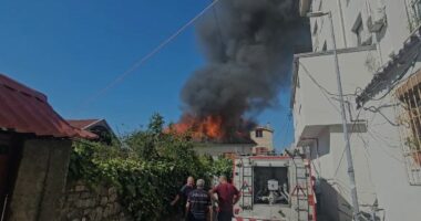 VIDEO/ Shkrumbohet një shtëpi në Shkodër, shkak dyshohet një shkëndijë elektrike