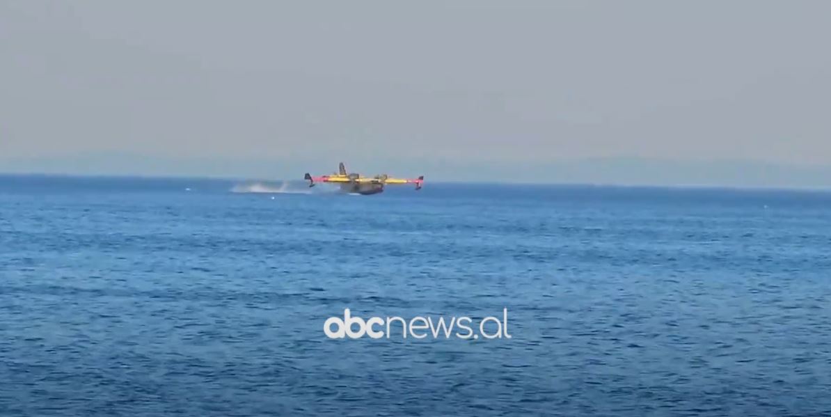 VIDEO/ Flakët në Shëngjin, mbërrijnë avionët “Canadair” nga Italia, ndërhyjnë nga ajri