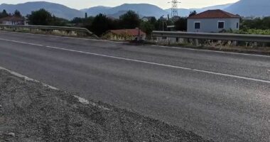 Aksident në Milot/ Makina del nga rruga, lëndohen dy të rinj