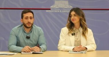 Afatet e aplikimit/ Hapen mbi 1200 pozicione të reja praktike pune në administratën publike