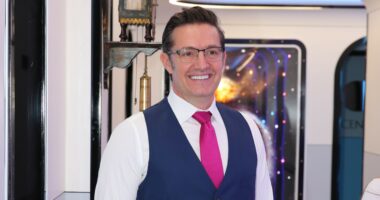 Ja dhurata që Dr. Skerdi i dhuroi të birit për 18-vjetor