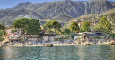 Turizmi në fokus të mediave të huaja: Shijoni bregdetin e bukur të Shqipërisë!