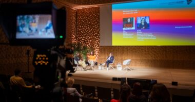 Futbolli i vajzave e politikat gjinore të federatave evropiane/ Anëtarja e KE merr pjesë në Hamburg Sport Summit