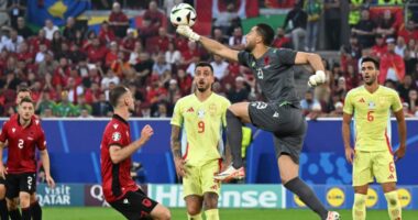 Mungon vetëm firma, Thomas Strakosha pranë transferimit te “gjigantët” e Greqisë