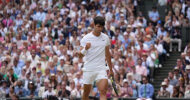 Tenis/ “Ylli” spanjoll nuk fal “veteranin”, Alcaraz mund me spektakël Djokovic në finalen e Wimbledon