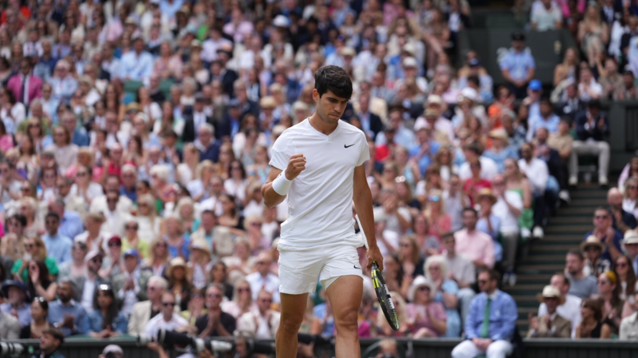 Tenis/ “Ylli” spanjoll nuk fal “veteranin”, Alcaraz mund me spektakël Djokovic në finalen e Wimbledon