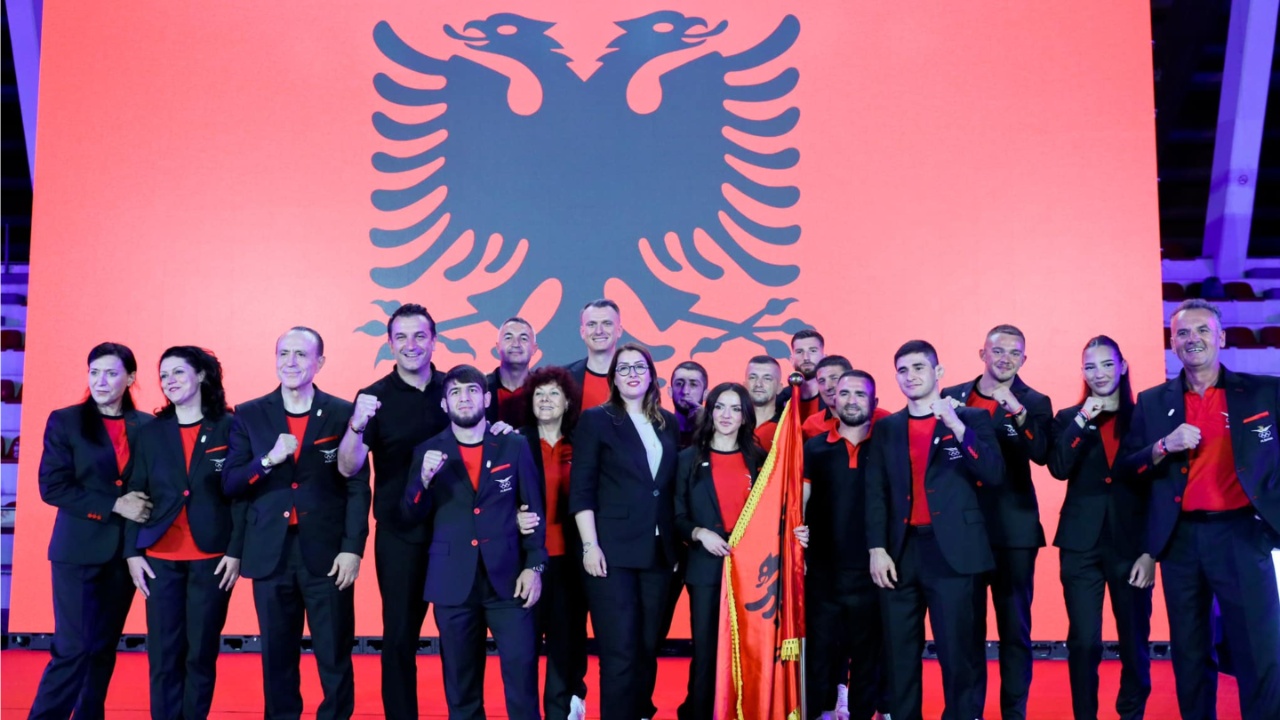 Dorëzohet flamuri olimpik, ceremonia e ekipit shqiptar në prag të Paris 2024