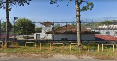 “Revoltë” dhe zjarr në burgun grek/ Shqiptari “kontrollonte” burgun e Janinës, disa të arrestuar