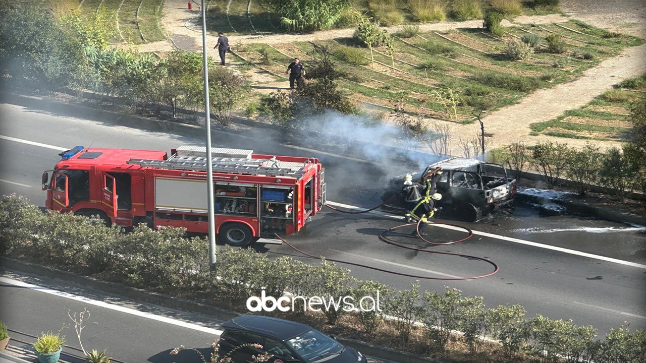 FOTO/ Tiranë, makina shkrumbohet plotësisht nga zjarri