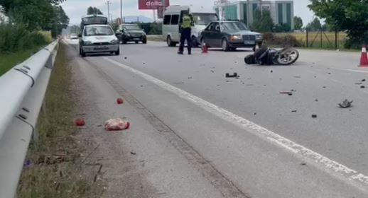 Aksident në aksin “Shkodër-Muriqan”/ Motomjeti përplaset me automjetin, dëmtohet 17-vjeçari